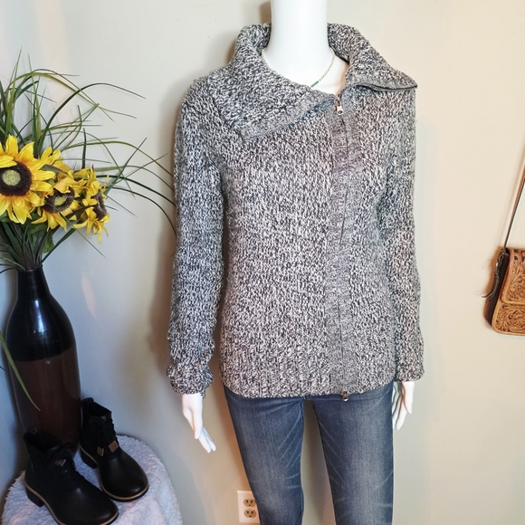 BCBGMaxAzria Grey and White Cowl Neck Sweater - Picture 3 of 6
